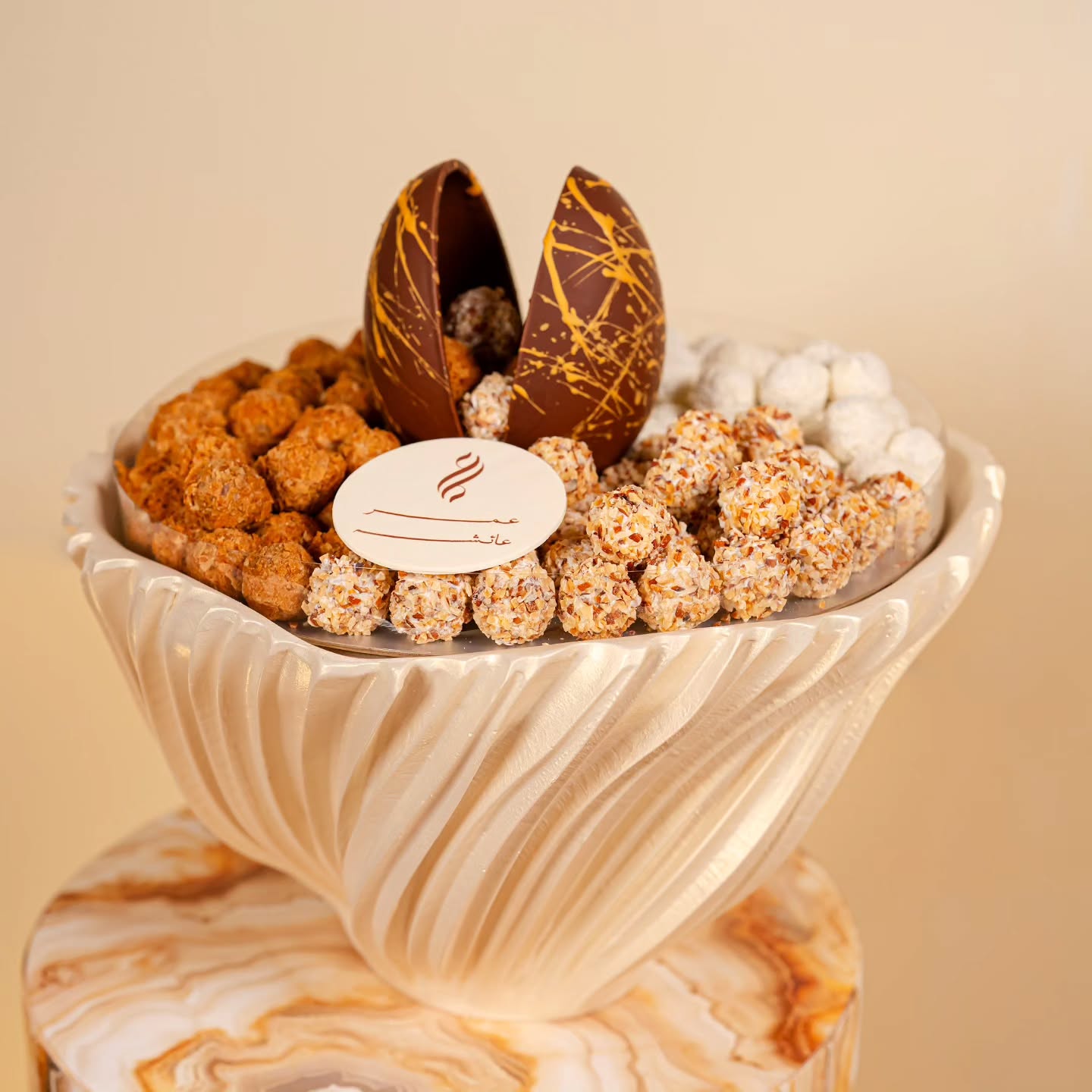 luxurious single-tray wedding display by Fa Le Bon Chocolatier, artfully arranged with handcrafted chocolates, chocolate-covered fresh fruit, cookies, and colorful macarons for elegant celebrations and luxury gifting