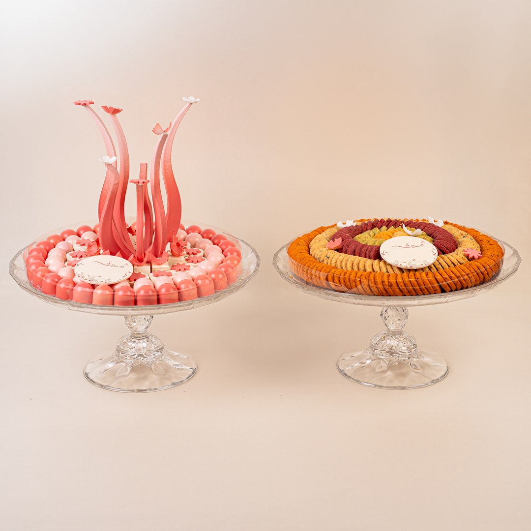 Chocolate tray combo UAE with a pink tulip chocolate tray and a colourful cookie tray on crystal stands